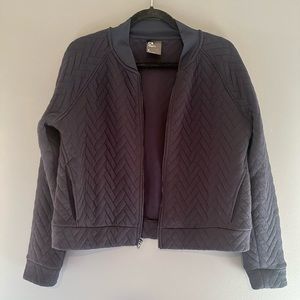 Gap Fit zip up jacket Women’s size small quilted pattern navy blue